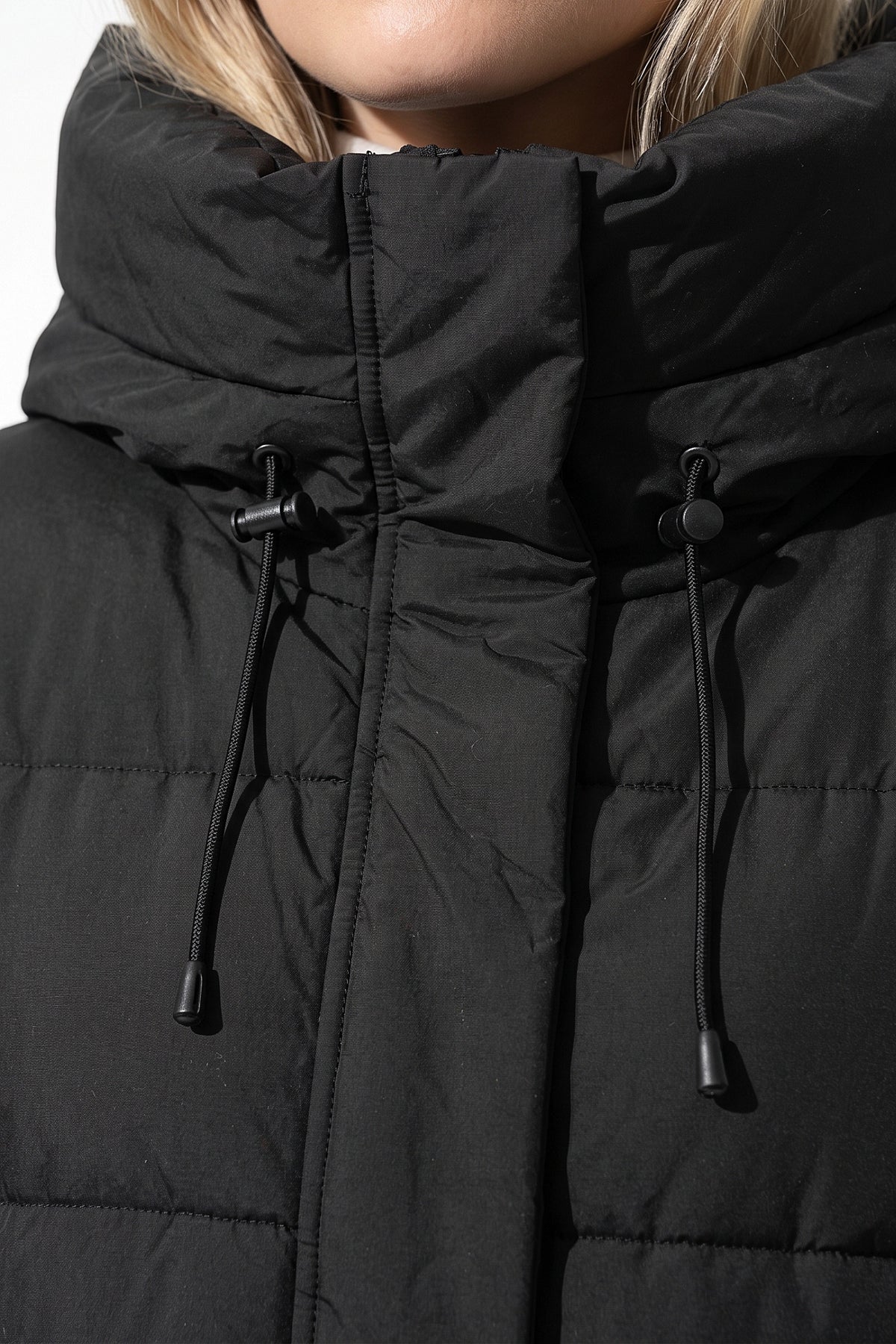 Women’s Winter Warm Hooded Long Puffer Jacket with Adjustable Waist
