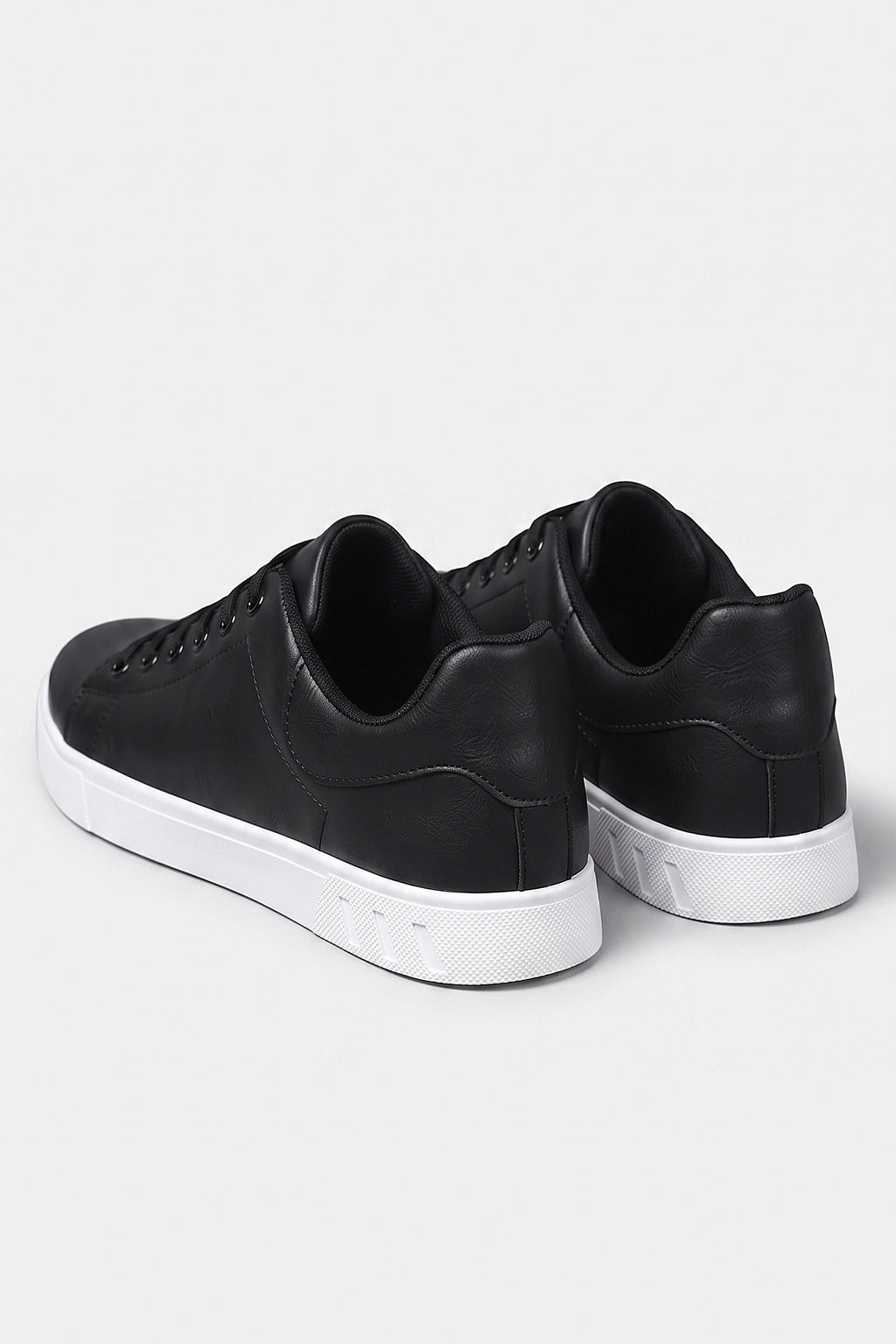Men's Comfortable Leather Trainers with Low Top and Lace Up