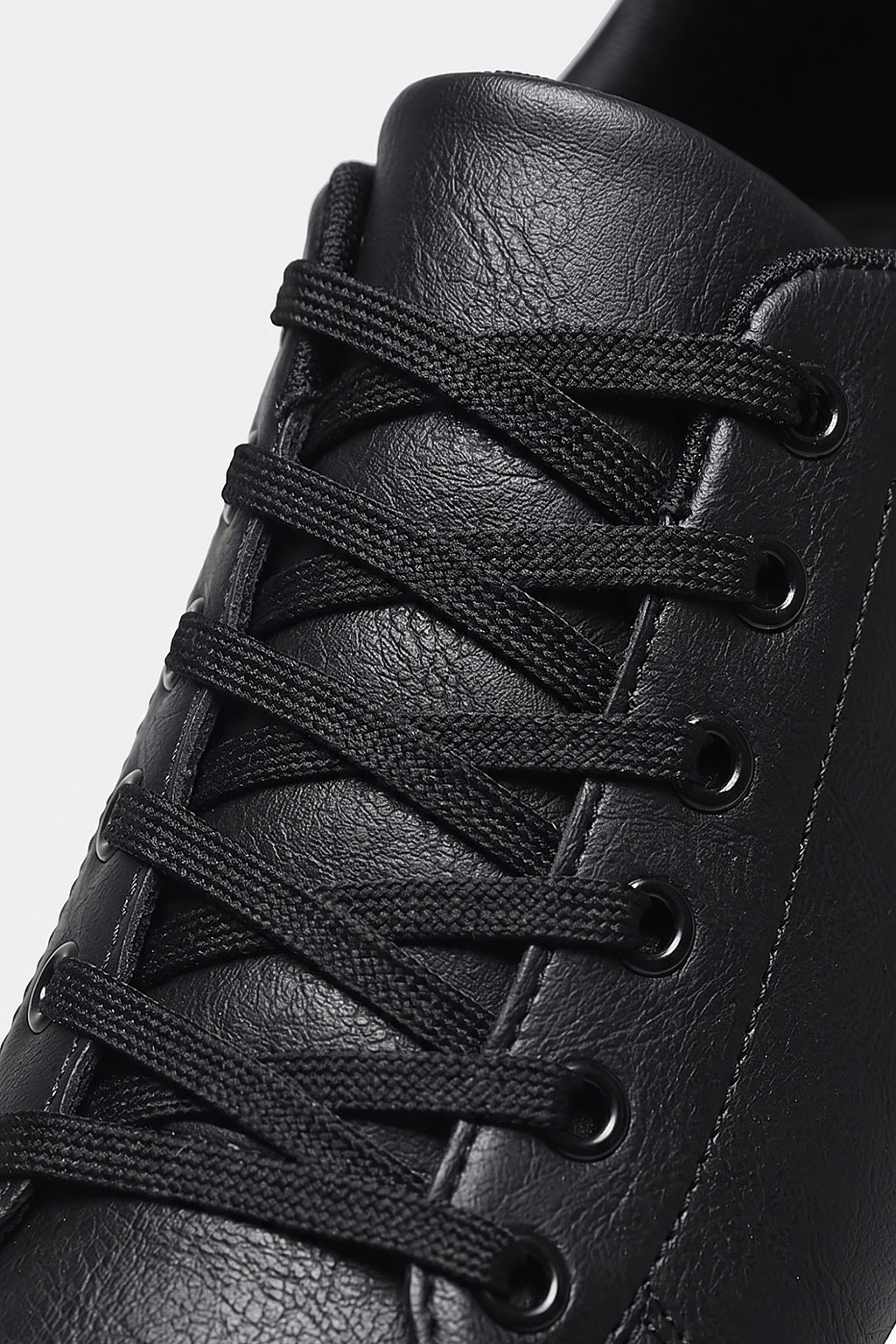 Men's Comfortable Leather Trainers with Low Top and Lace Up